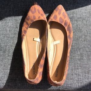 Leopard pointy toe flats